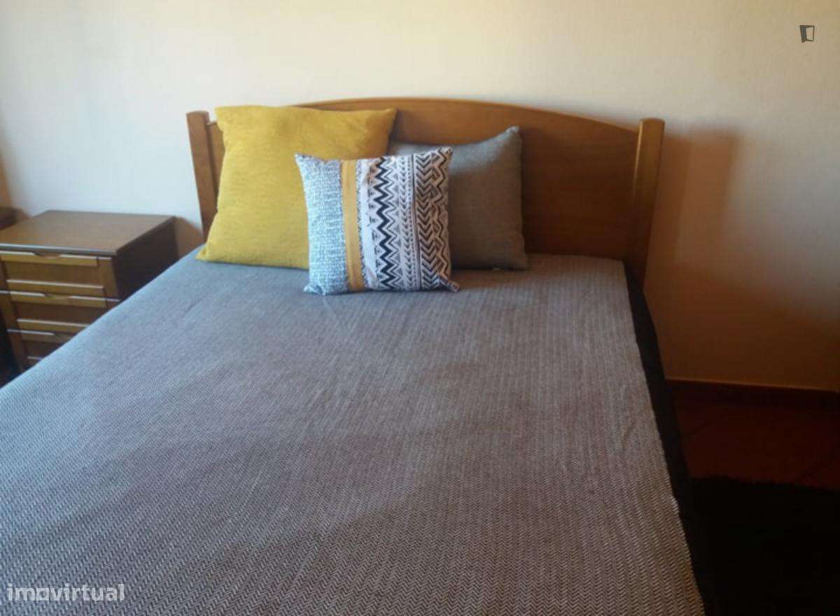 Quarto - localizado em Aveiro - Grande imagem: 5/9