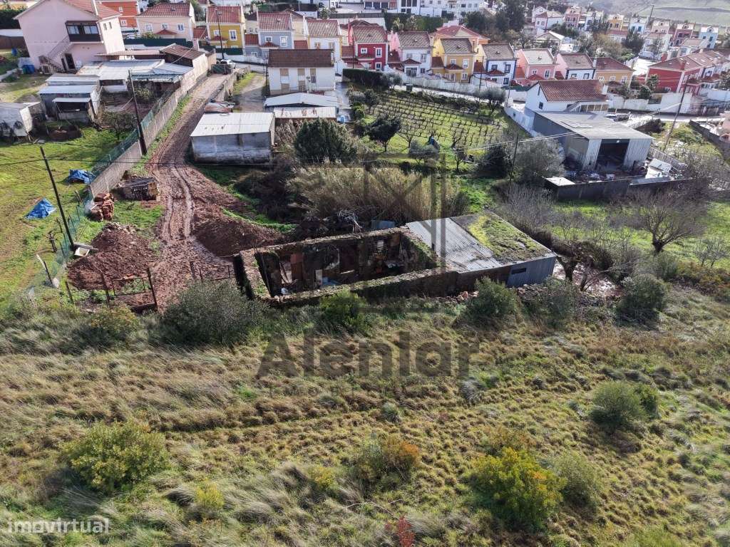 Moradia para restauro em Alenquer-8