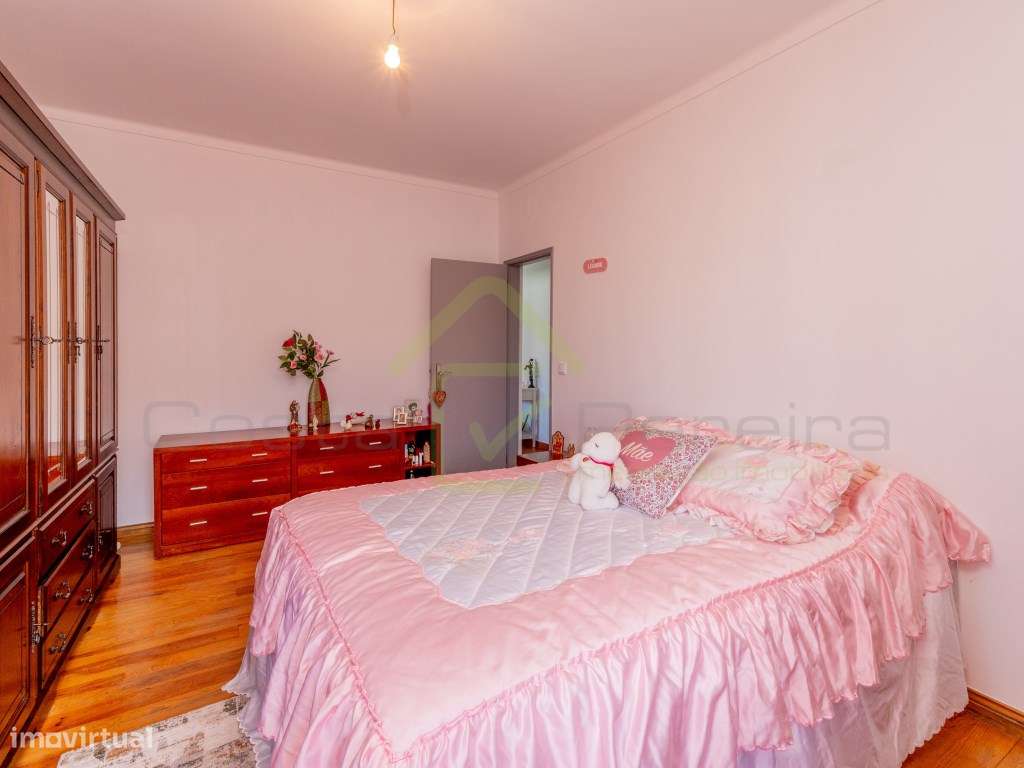 Quintinha com piscina inserida em terreno com 2950 m2-26