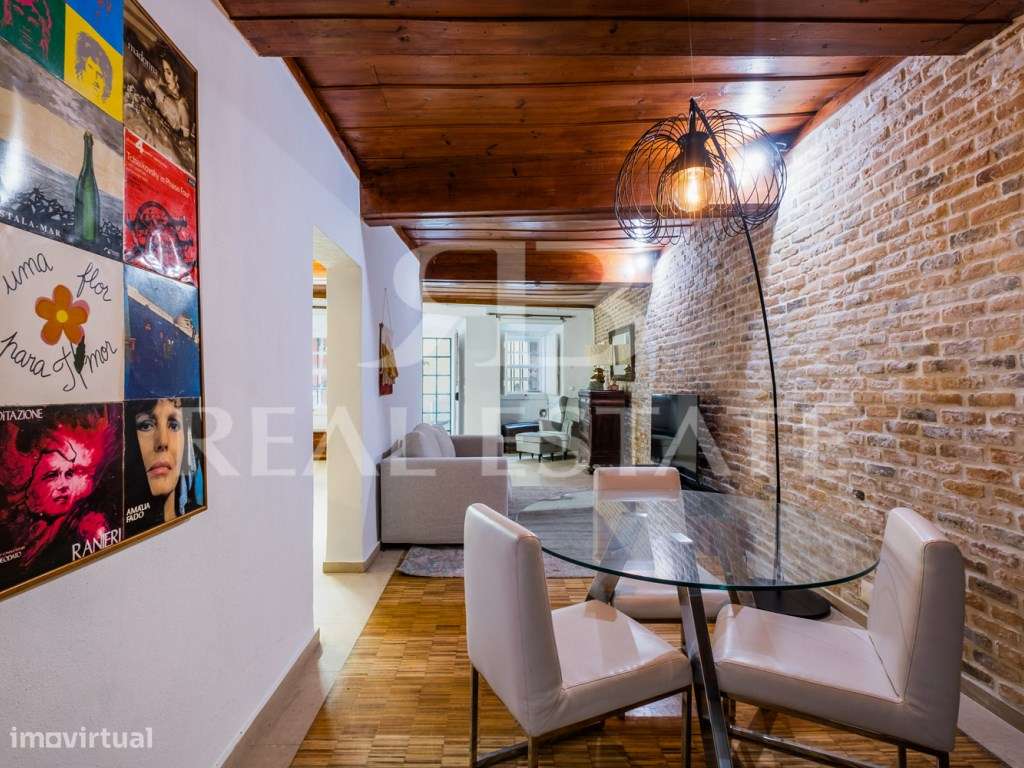 T1 - Chiado, Santa Catarina, centro de Lisboa.-12