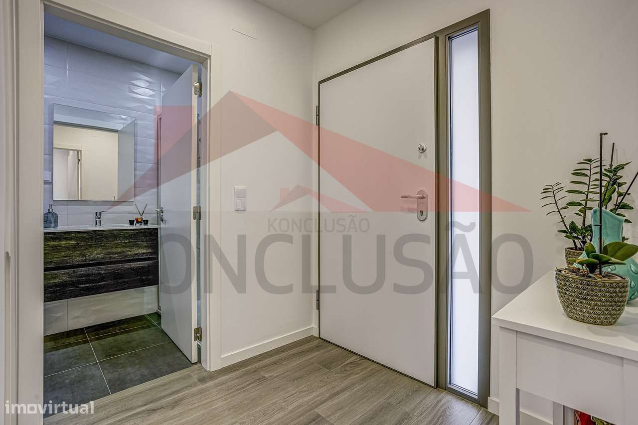 Moradia T4 de arquitetura moderna, estado de nova.-14