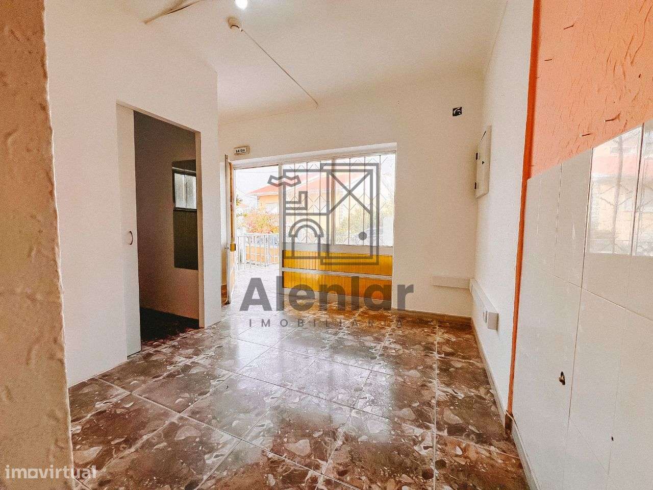 Loja perto das escolas em Alenquer - Grande imagem: 5/10