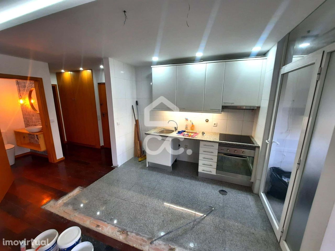 Apartamento T4  totalmente remodelado,  junto à Cidade Jovem