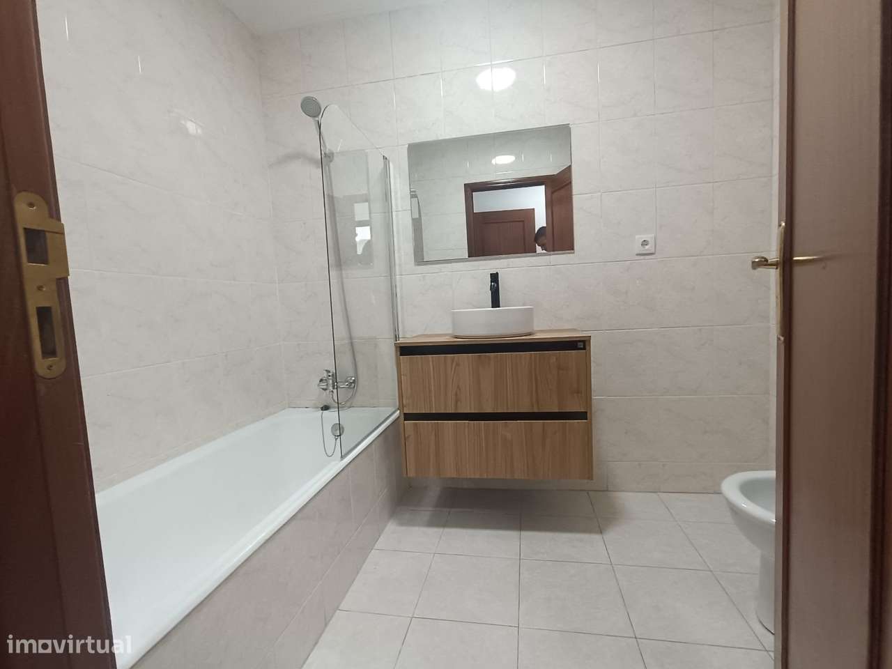 Apartamento T2+1 renovado c/excelente terraço em Oliveira do Douro-42