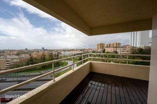 Apartamento T4 com excelente área no centro junto da escola profission