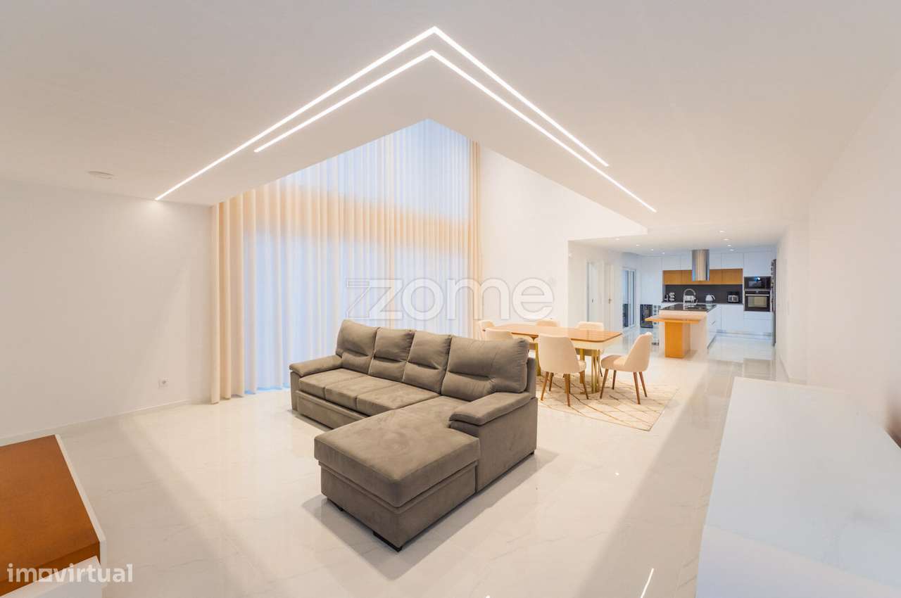 Moradia T4 com psicina-16