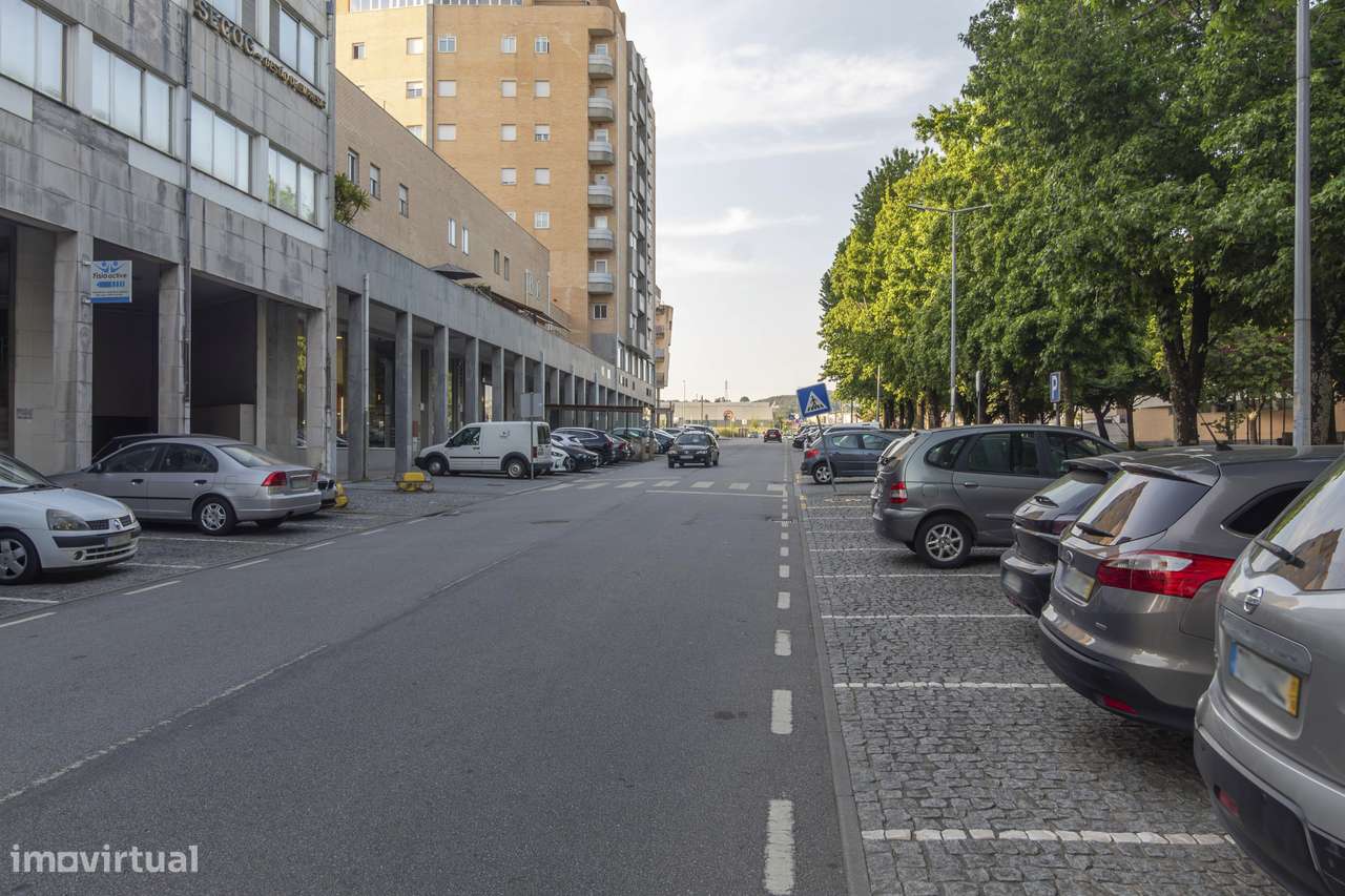 Apartamento T3, excelentes áreas 240m2 + garagem 31m2 + arrumos 4m2-56