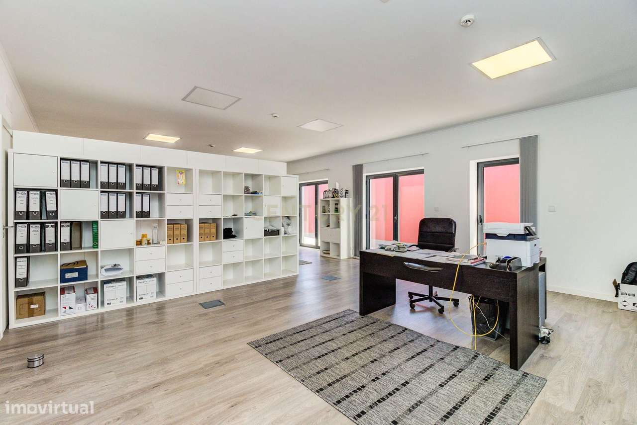 Loja para comércio e serviços com 836m2, lote de terreno com 1.722m2 e - Grande imagem: 5/6