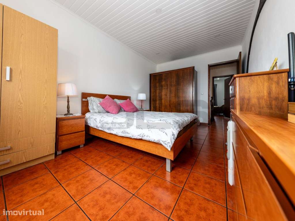 Moradia T4 com Garagem e Quintal nas Calhetas - Ribeira Grande-21