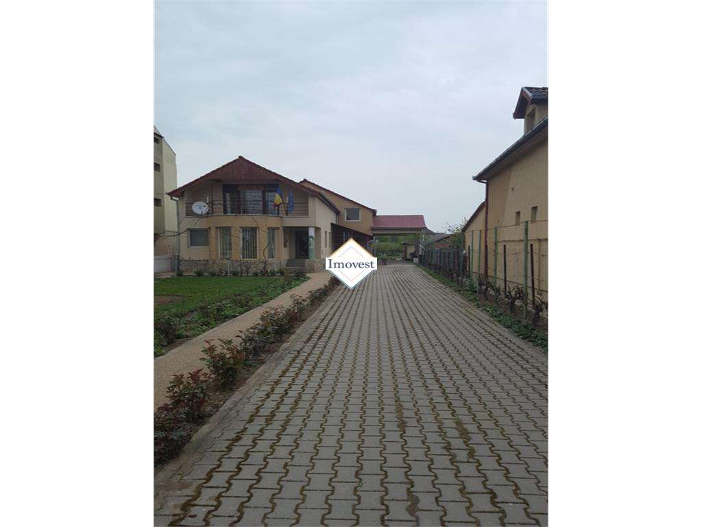 Casa  de vanzare - Imagine principală: 1/19