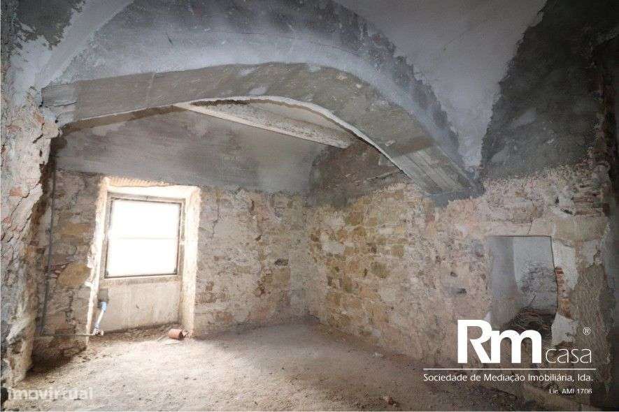 Magnifico prédio devoluto na Rua da Sofia, Largo do Terreiro da Erva-12