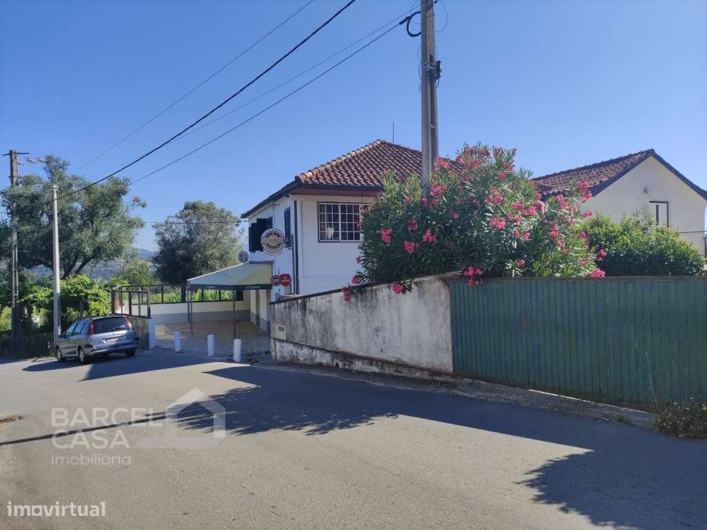 Moradia T3 com comércio para café em Quintiães - Barcelos-17