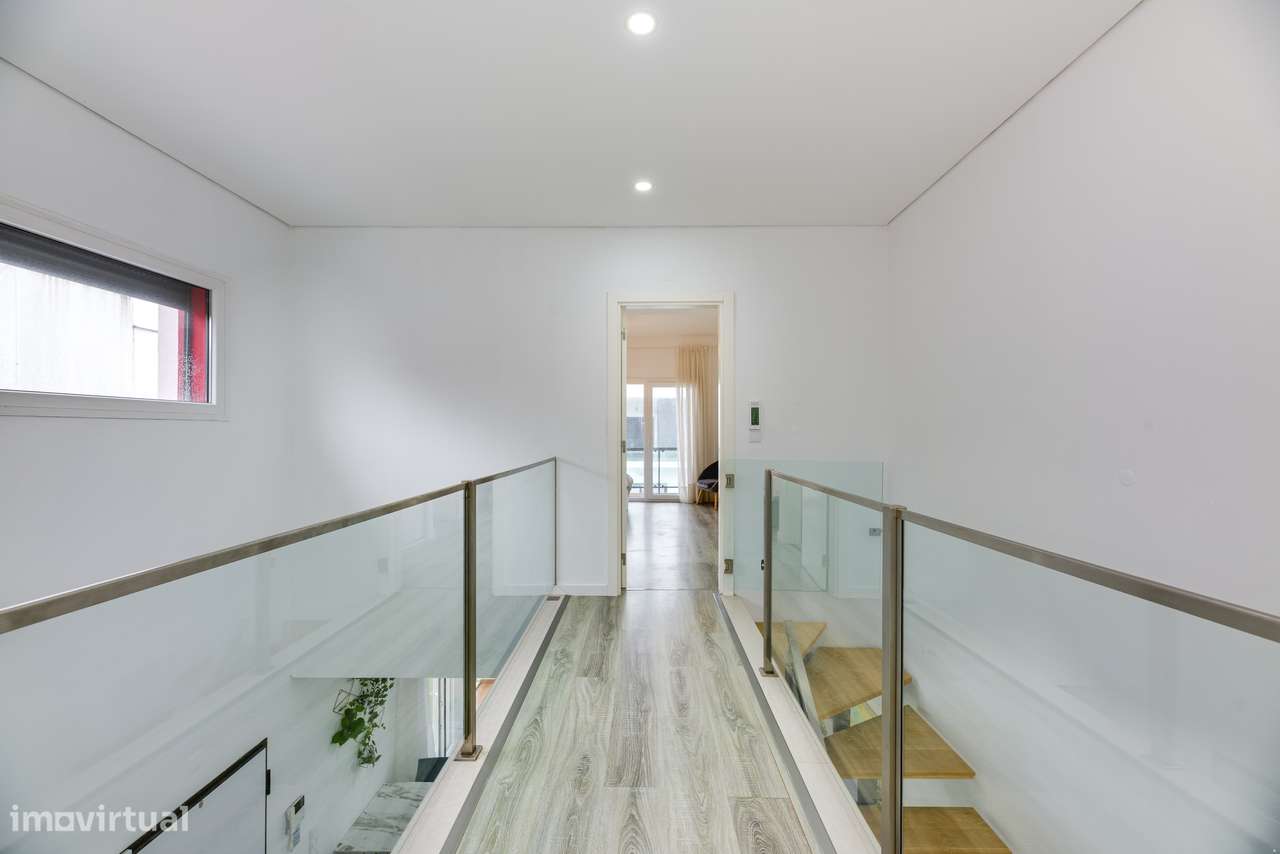 MORADIA T3 | OPEN SPACE | PISCINA| ESPAÇO EXTERIOR | FERNÃO FERRO - Grande imagem: 2/39