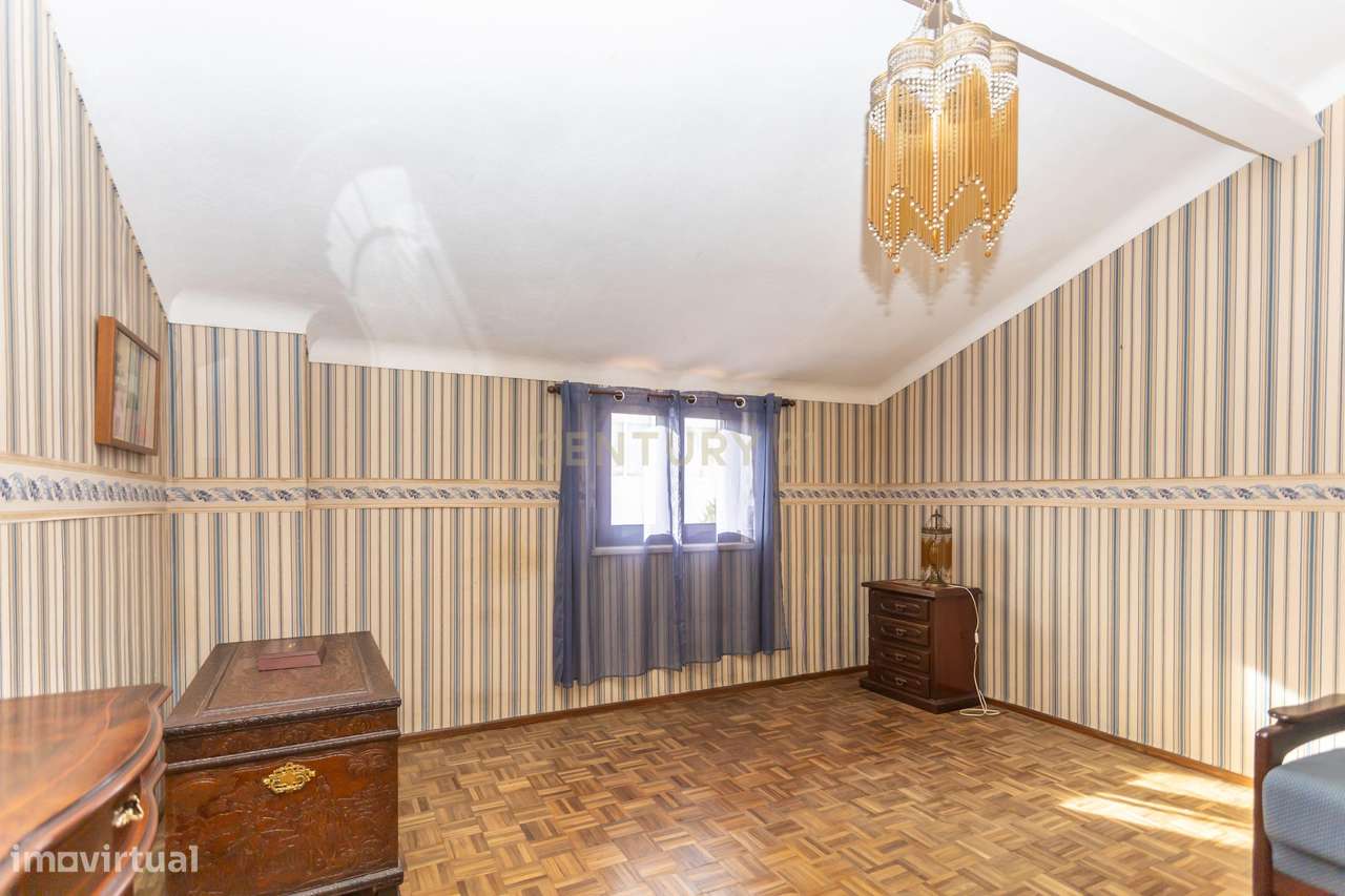 Moradia T5 na Aroeira, Charneca de Caparica, com processo de licenciam-9