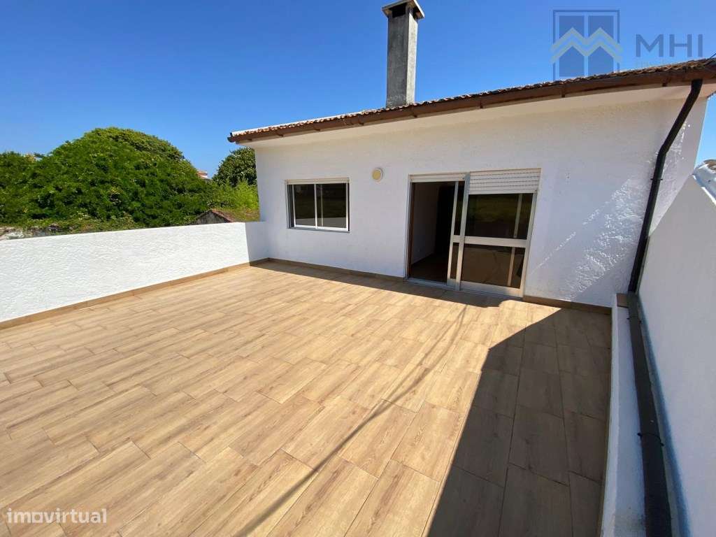 Andar Moradia T2 com Terraço em Valadares a 2 Minutos da Praia-5