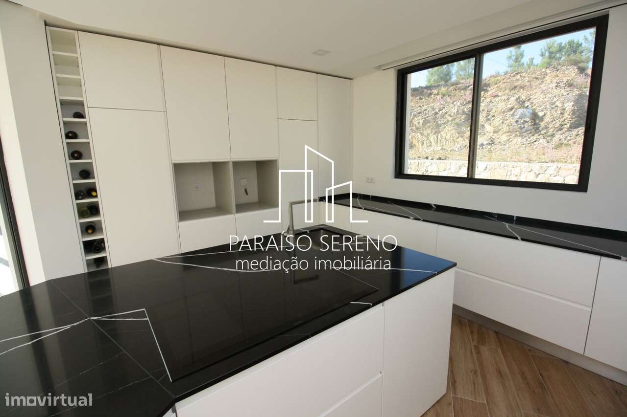 Moradia de Luxo em S. Miguel do Mato-25