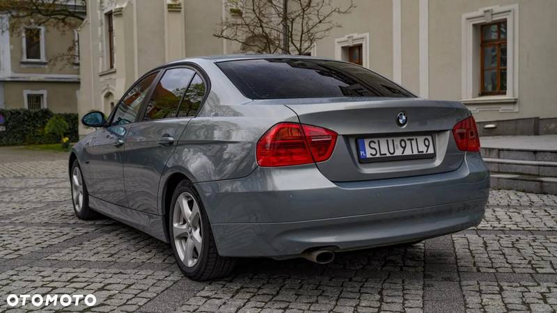 BMW Seria 3 318i - 4