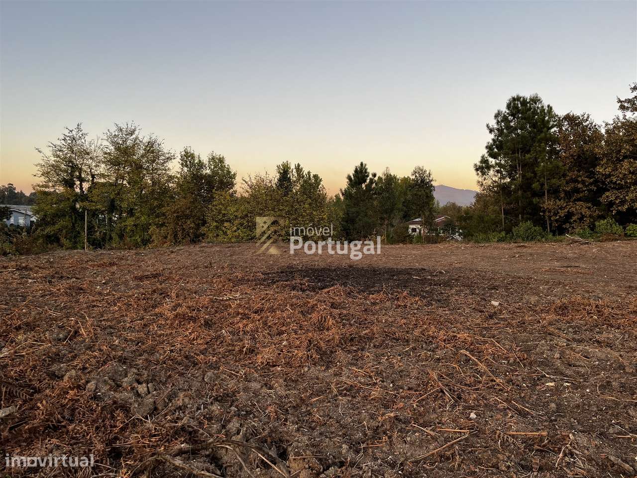 Venda Terreno 10.092,41m² para Construção Habitacional em Lago-13