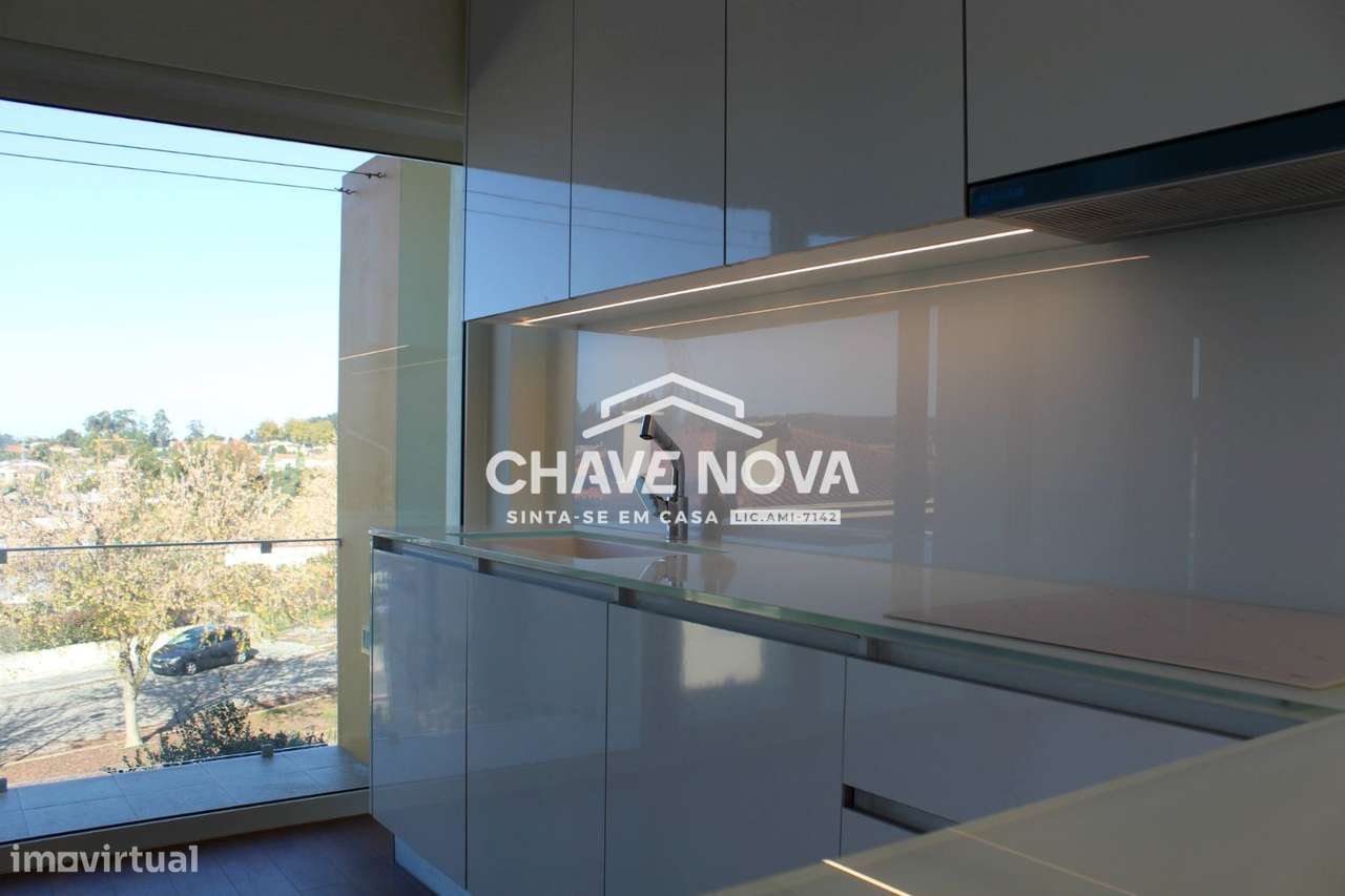 Moradia Geminada T5 de 3 frentes em Pedroso - Grande imagem: 4/25