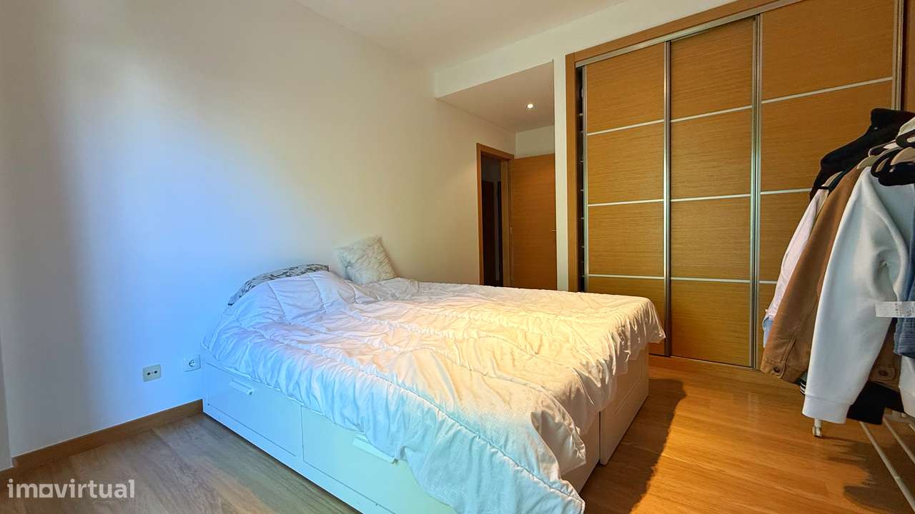 Apartamento T1 localizado no condomínio fechado, parqueamento, piscina-10