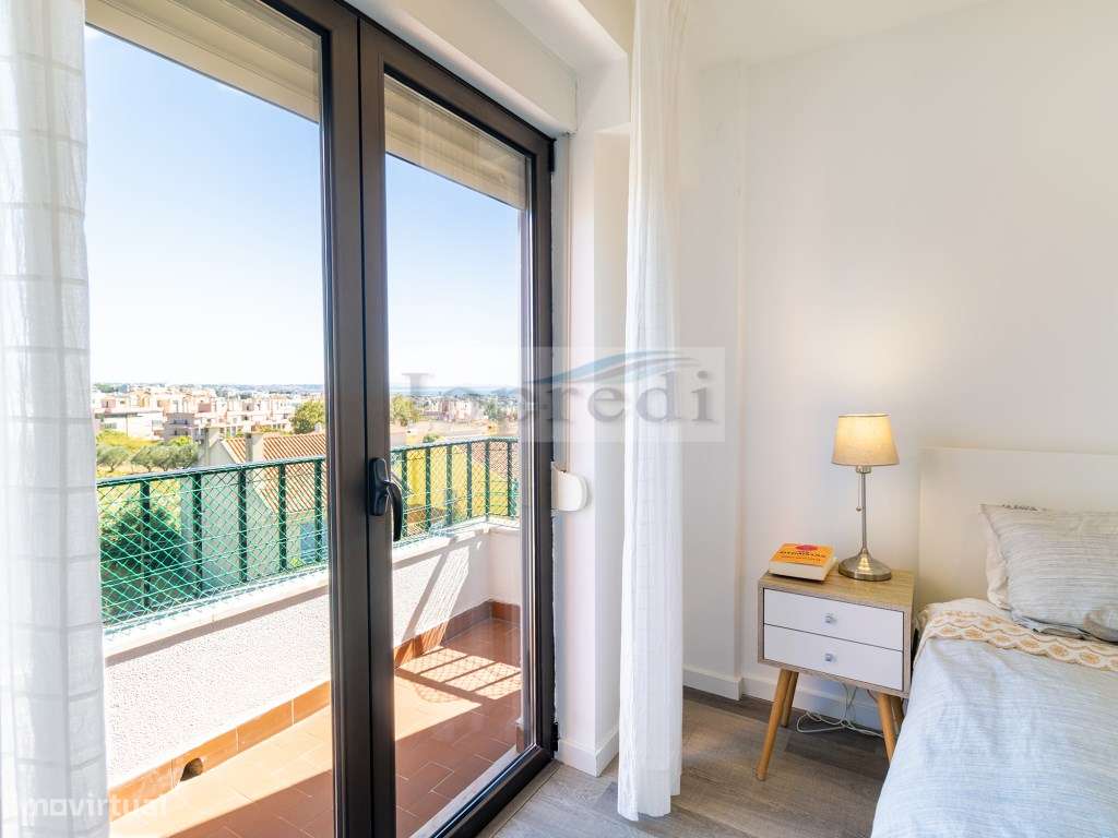 Apartamento T2+1 Duplex com terraço e vista mar-9