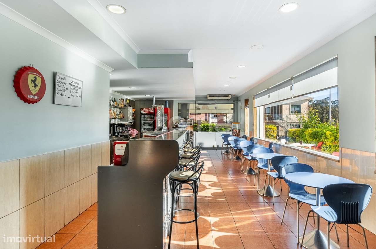 Prédio com Habitação T3, Café e Restaurante - Grande imagem: 5/39
