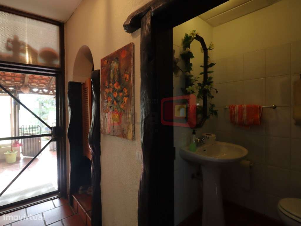 TERRENO COM CASAS - SARILHOS GRANDES-13