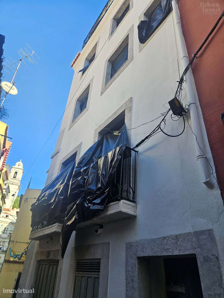 Vendo T2 para remodelação em predio totalmente remodelado-38