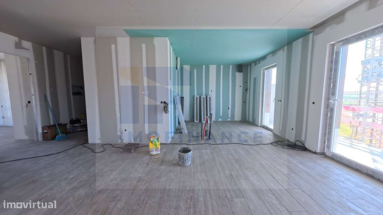 Apartamento T3 em Fase Final de Acabamentos — Praia da Consolação (...-8