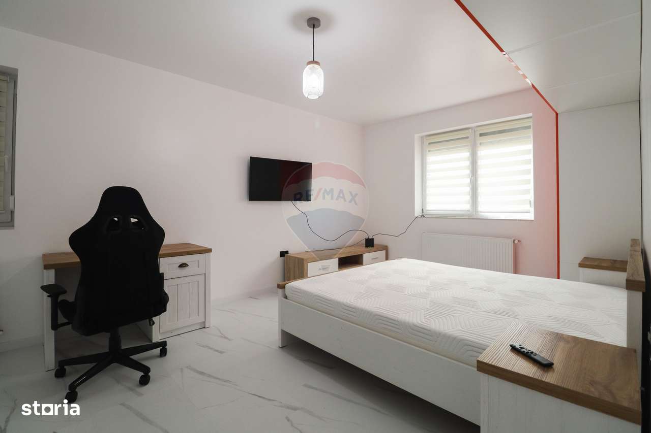 Casă cu 5 camere de vânzare Dezmir - Imagine principală: 3/20