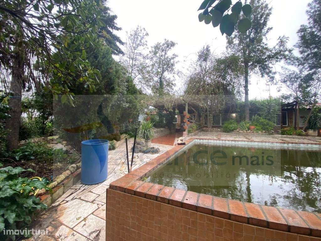 Quintinha de charme com 1,7 ha, capela privada e abundância de água...-13