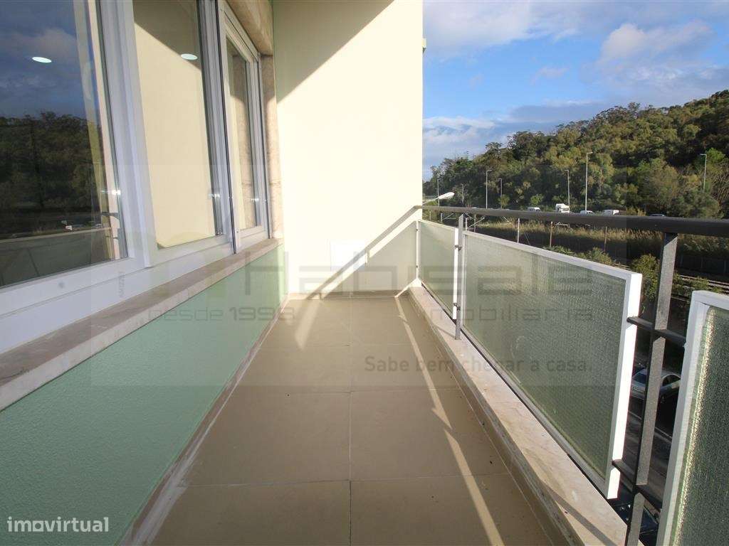 Apartamento T3 Totalmente Remodelado Em Benfica