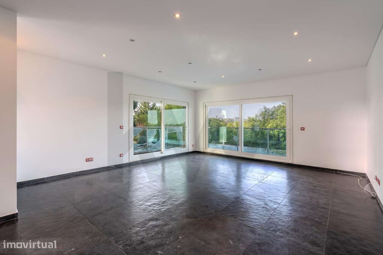 Oportunidade Única em Palmela: Moradia T4 com Piscina + Terreno Aceita - Grande imagem: 3/32