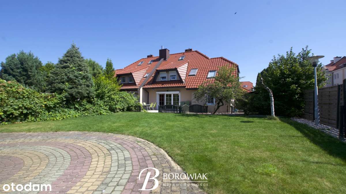 Piętrowy dom w zabudowie bliźniaczej-os. Dobrzec-2