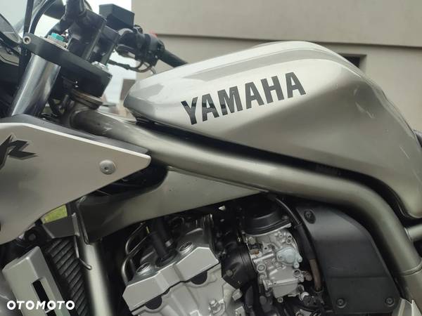 Yamaha FZS - 13