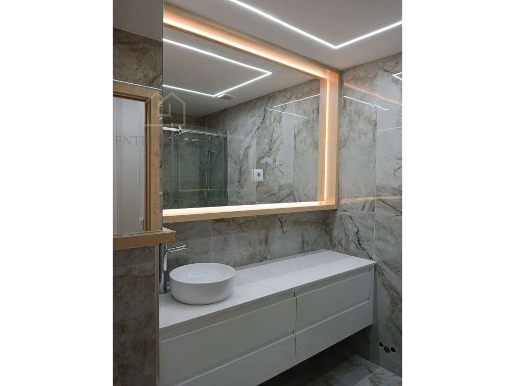 Apartamento T1 com varanda para comprar no centro do Porto - Grande imagem: 5/17