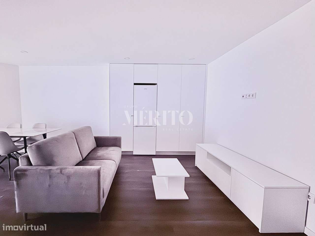 2 lojas convertidas em 4 apartamentos T0 - Grande imagem: 4/6