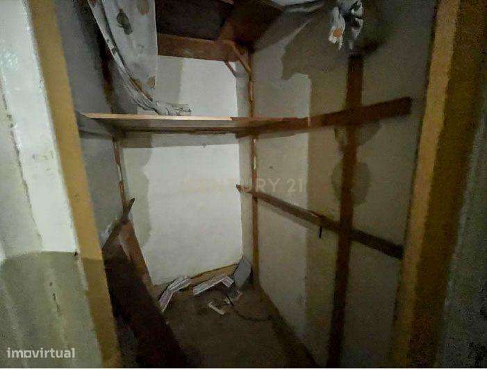 T2 com Sotão para reabilitação Falagueira, Amadora.-9