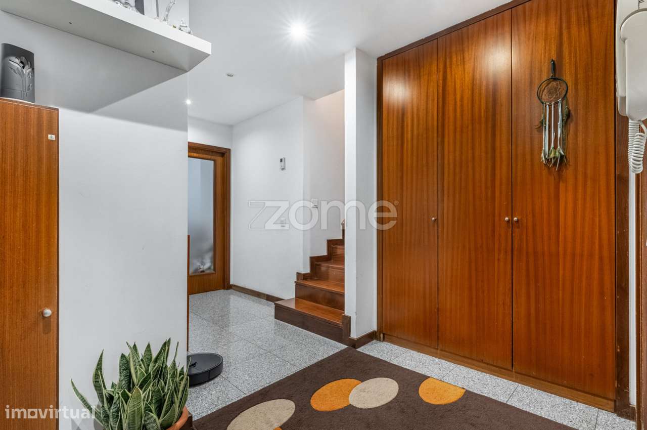 Duplex com ótimas áreas e localização privilegiada em Nogueira! - Grande imagem: 5/20