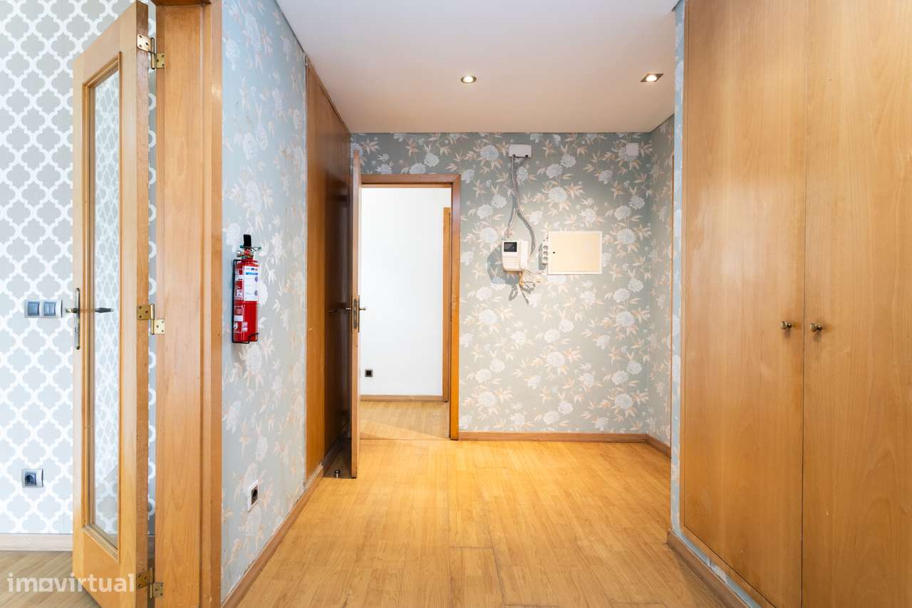 Arrendamento de apartamento T4  em São Domingos de Benfica - Grande imagem: 2/36