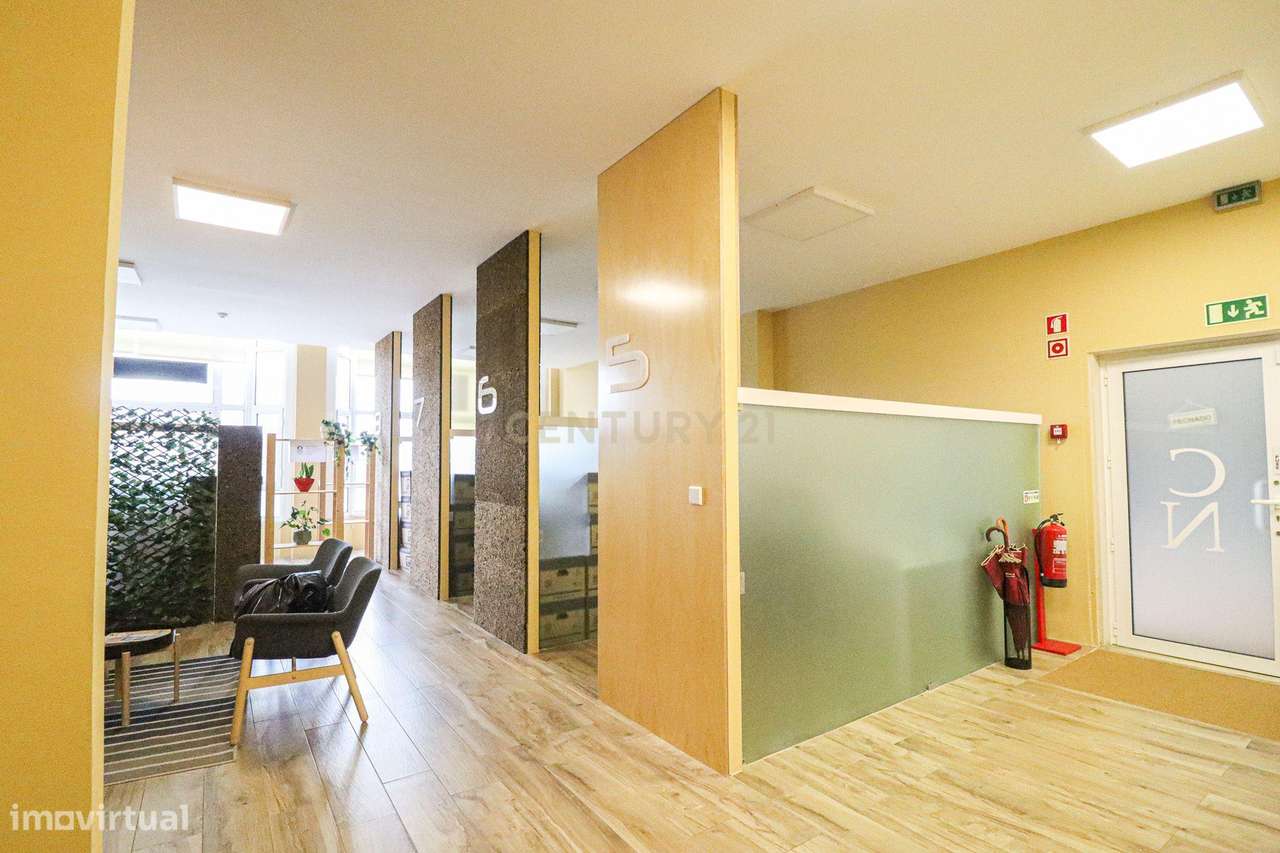 Loja em Aveiro com Estacionamento e Sala de Conferências - Grande imagem: 4/60