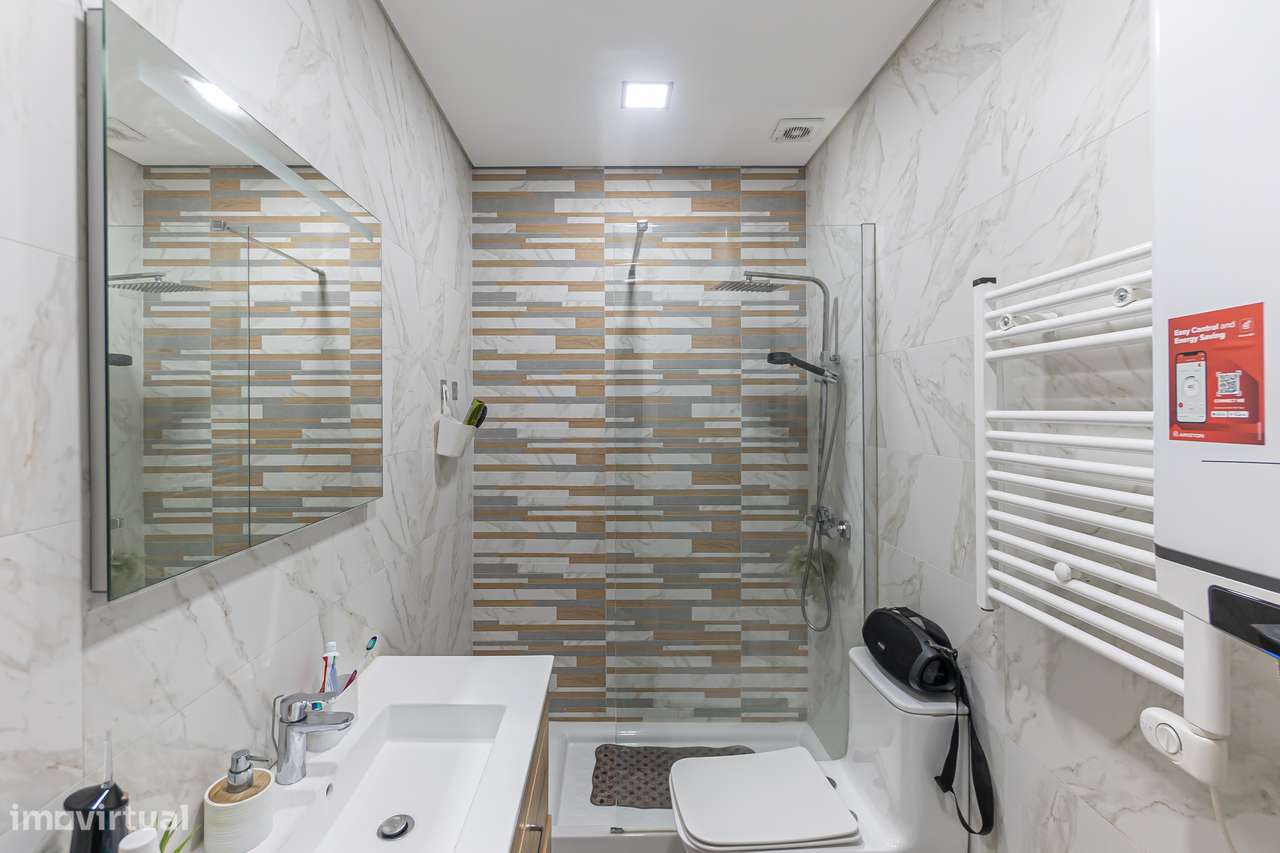 Moradia T4+1 renovada com anexo e jardim em Canidelo - Grande imagem: 5/24