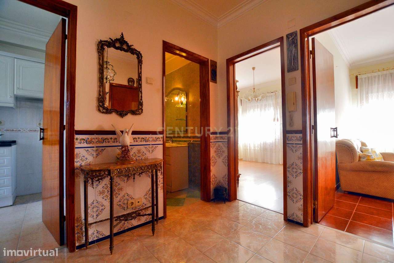 T2 com Varanda em Sacavém | Áreas Amplas e Luz Natural - Grande imagem: 5/22