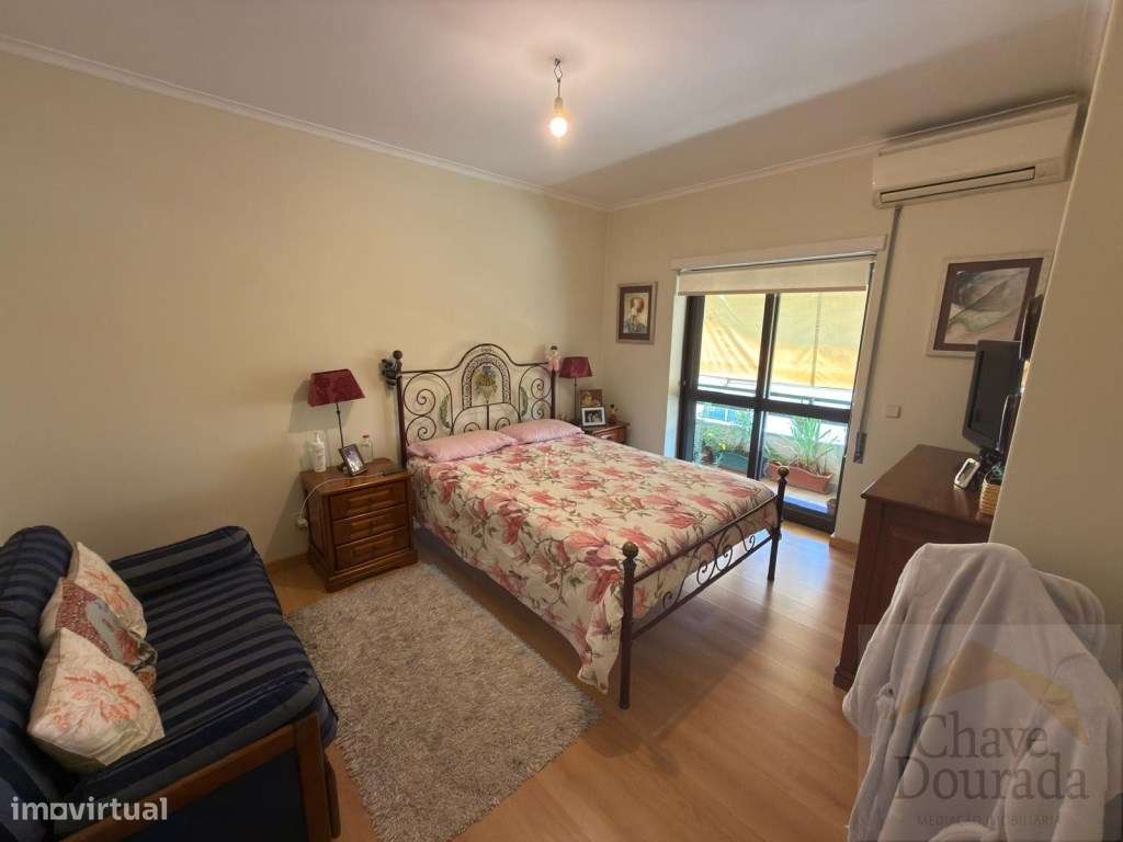 Apartamento T3+3 com garagem e sótão - São Martinho do Bispo-20