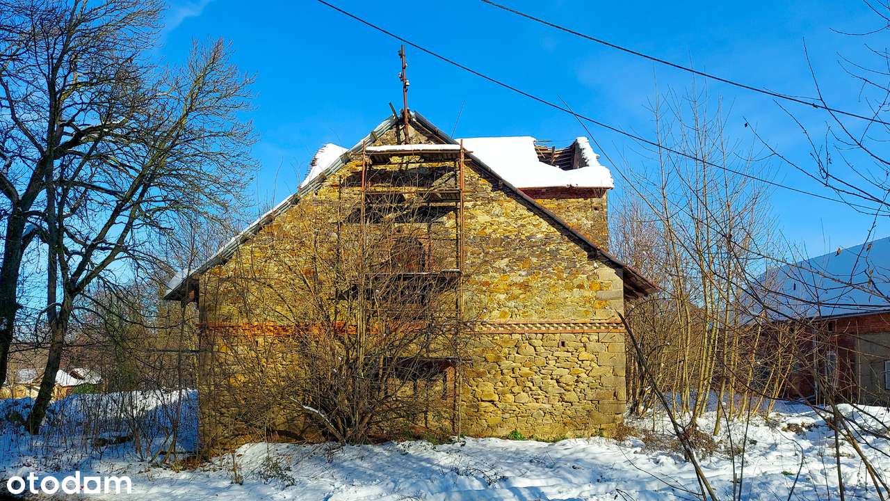 Stary spichlerz z częścią mieszalną na 24 arowej działce we wsi Ubocze-12