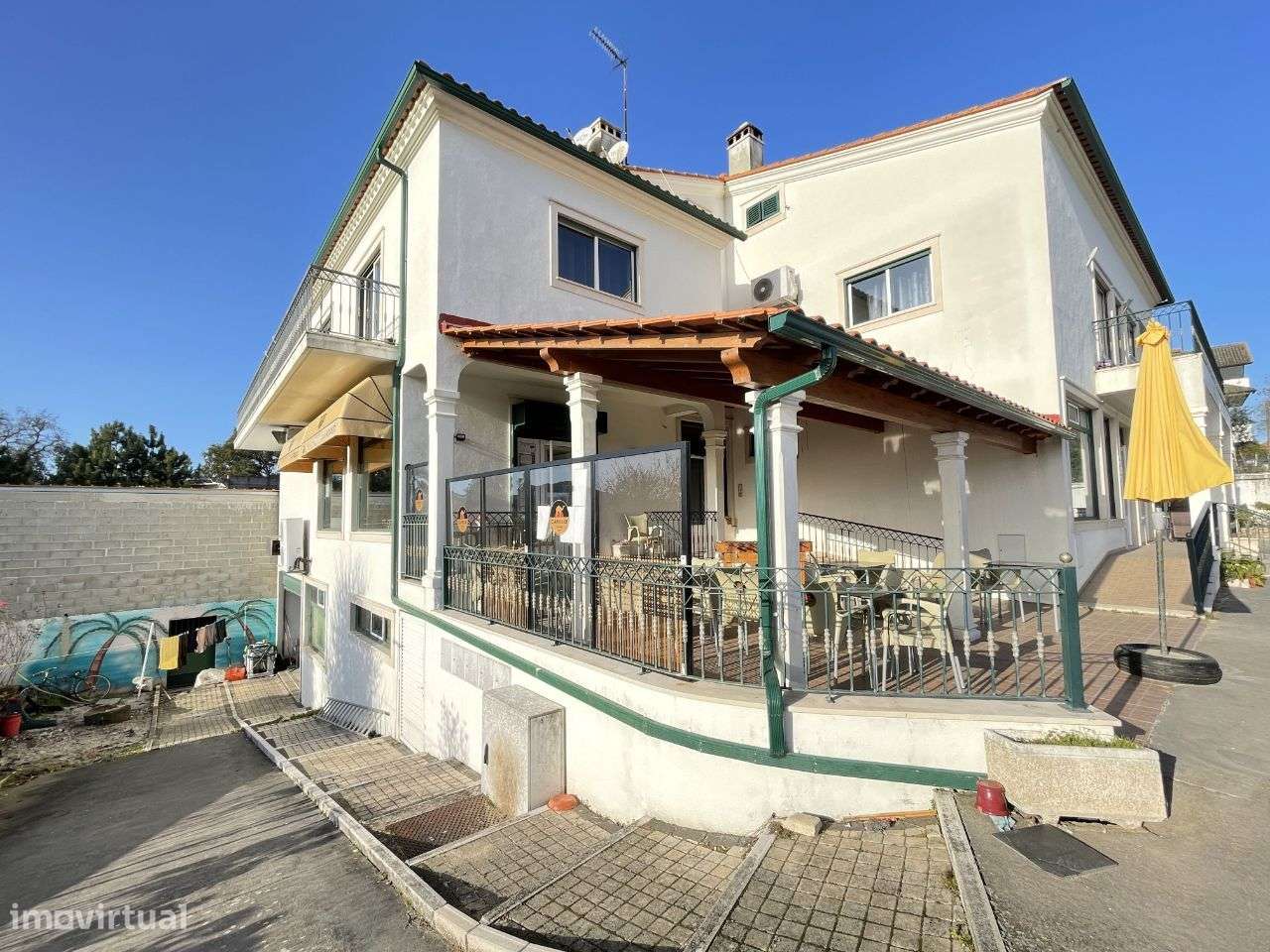 Prédio 8 Quartos - Grande imagem: 4/20