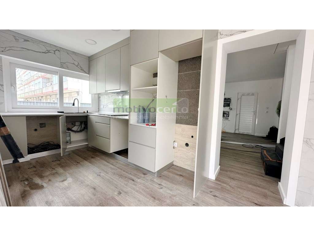 Possibilidade de PERMUTA - Moradia Isolada T4 no Cacém, Sintra. Aca...-3