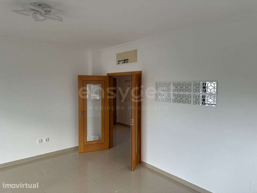 Apartamento T2 com suíte e arrecadação | Excelente estado | Castelo... - Grande imagem: 5/17