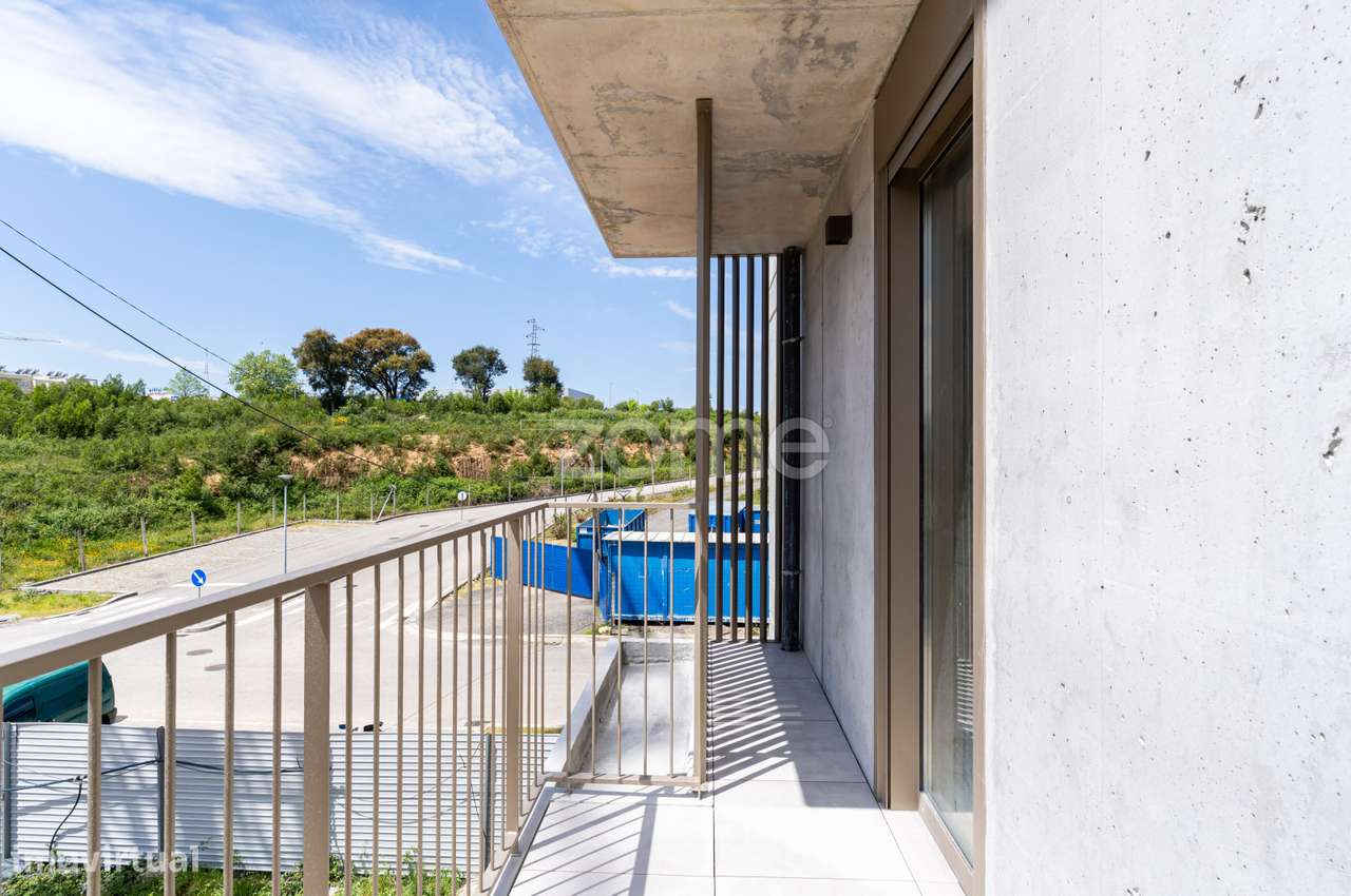 Apartamento T2 com varanda em construção, situado no 3º piso. - Grande imagem: 5/15