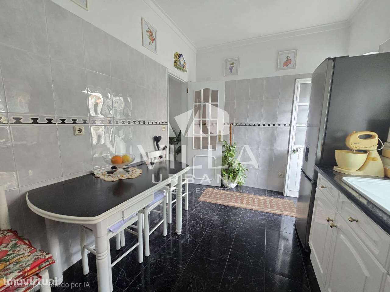 Moradia T4+1 em zona privilegiada nos Foros de Amora-7